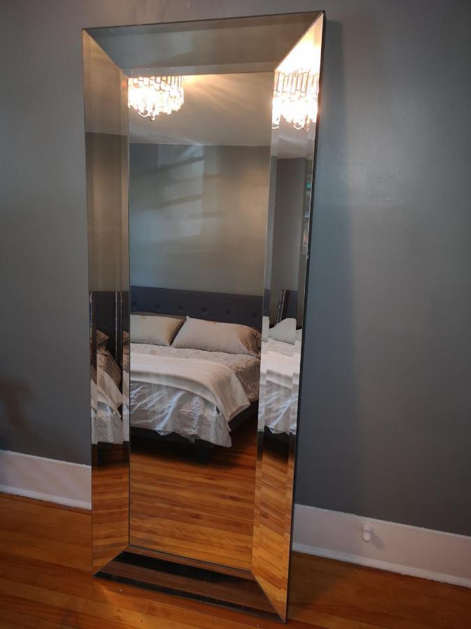 Room With King Bed In Shared 3 Bedroom Downtown Montreal Exterior foto